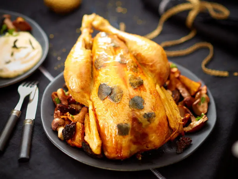 Lire la suite à propos de l’article Poularde de Bresse épicée au thé noir « Comme à Noël » Kamélya