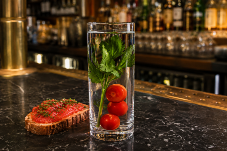 Lire la suite à propos de l’article Eau de tomate à la livèche