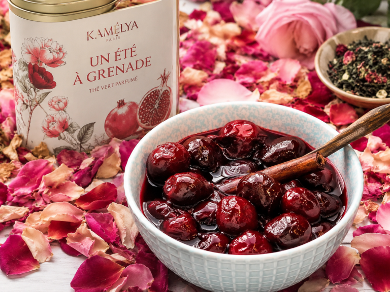 Lire la suite à propos de l’article Soupe de cerises Kamélya aux pétales de roses
